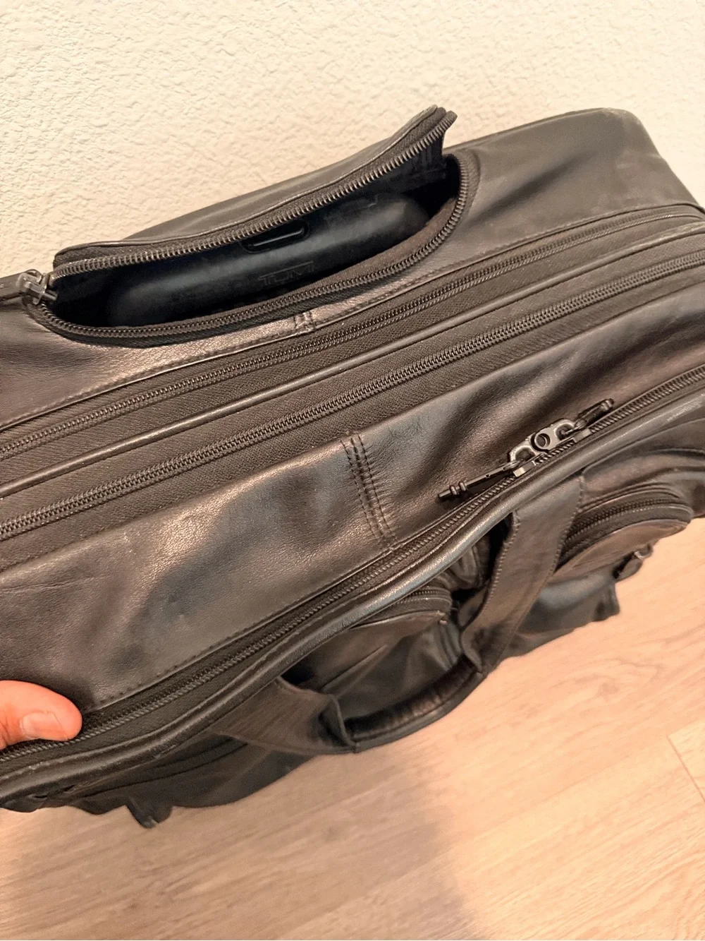 Tumi Leather 2-Wheeler Expandable Leather Laptop Briefcase #96003D4 Black Carry